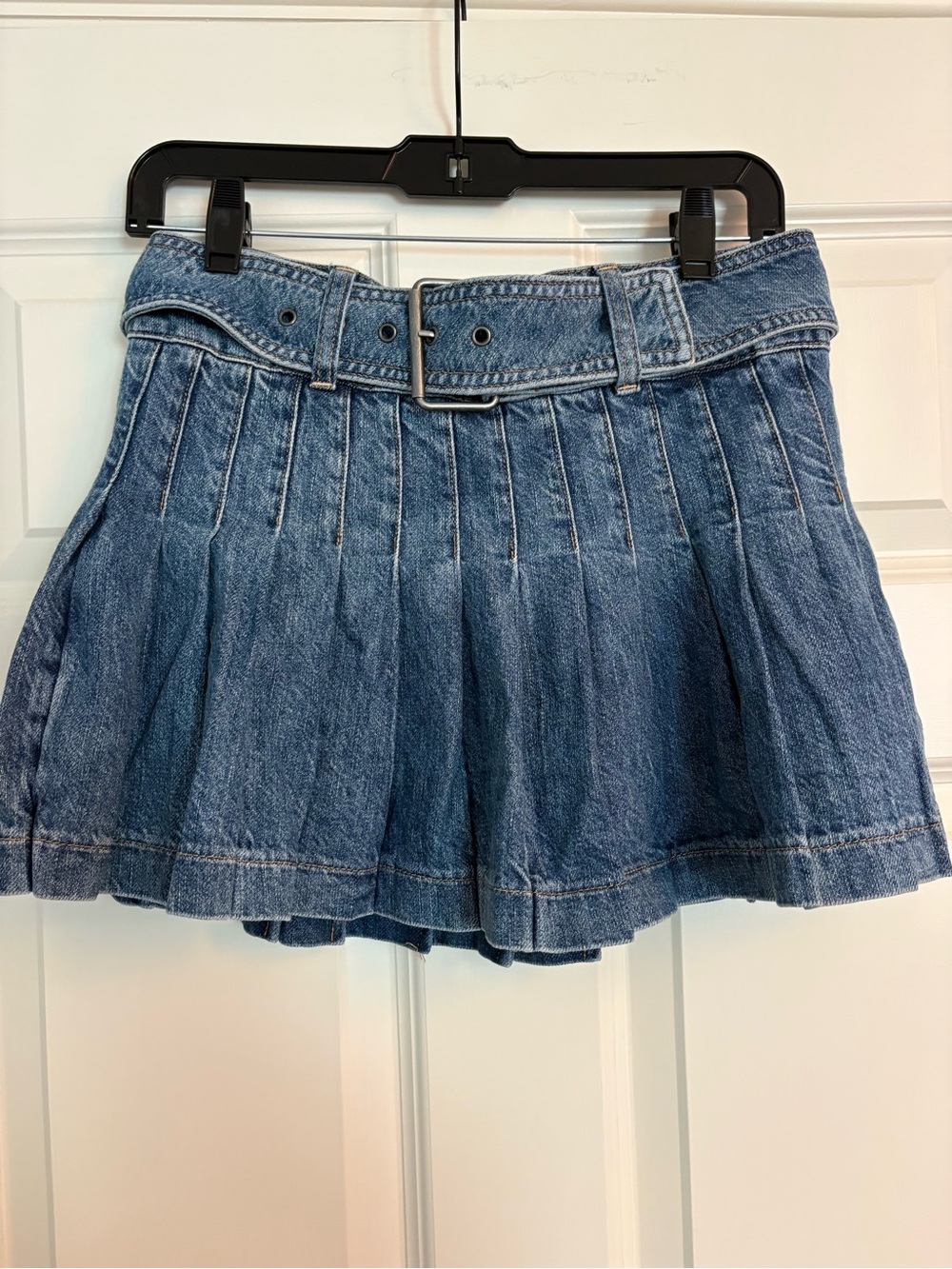 Alice + Olivia Blue Denim Pleated Mini Skirt with Belt